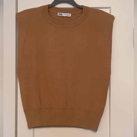Zara Sleeveless Sweater - Picture 5 of 7